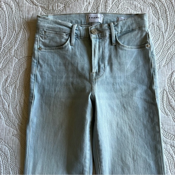 Frame - Le Easy Flare Jeans in Clarity (Light Wash) - Picture 5 of 14